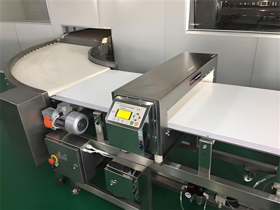 Jaká jsou bezpečnostní opatření pro instalaci a aplikaci strojů na detekci kovů?